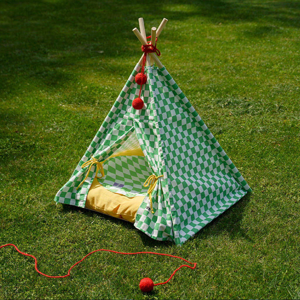 Green Check Cotton Pet Teepee — Cozy Tent Bed
